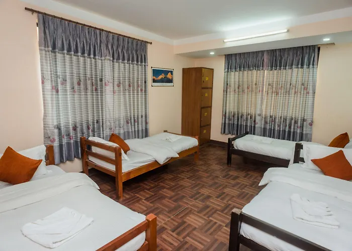 Hostel Famous House