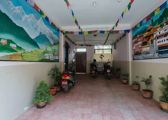 Hostel Famous House *