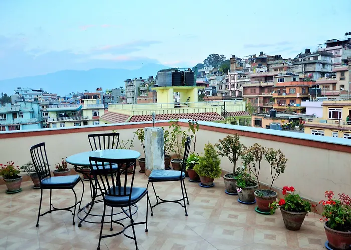 Famous House Hostel