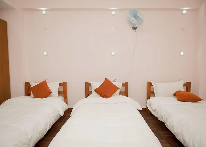 Hostel Famous House