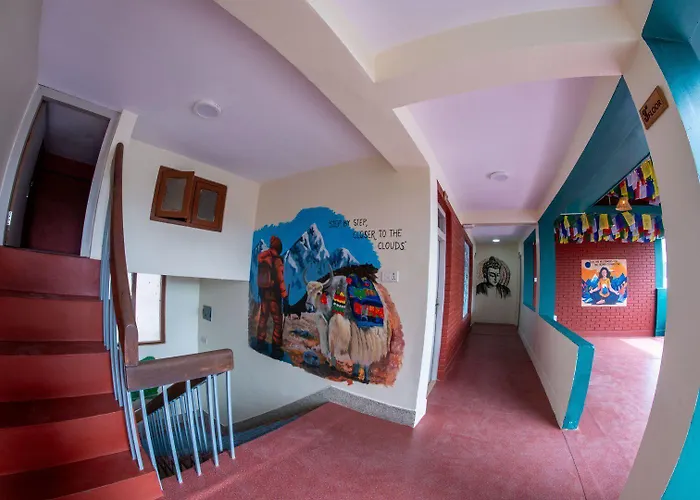 Famous House Hostel *