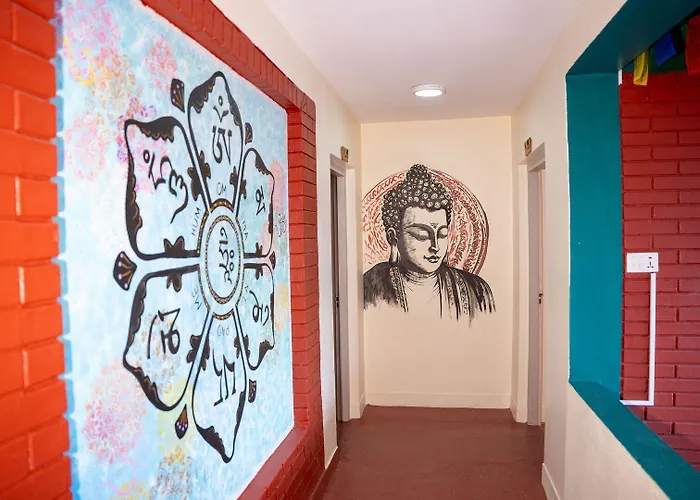 Hostel Famous House