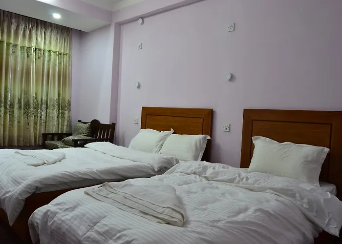 Hostel Famous House