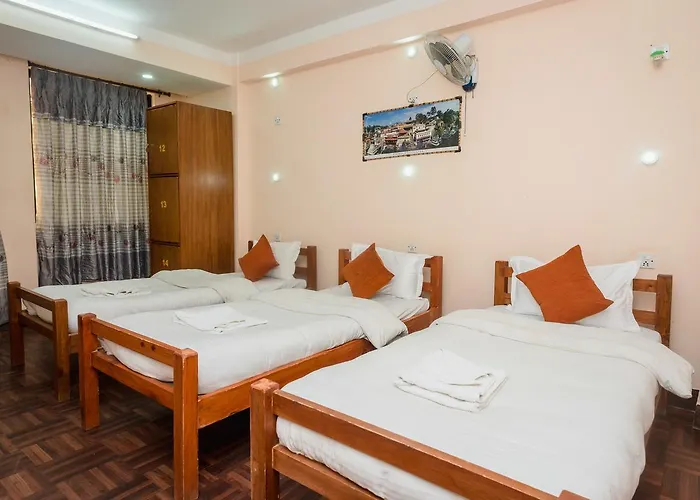 Famous House Hostel *