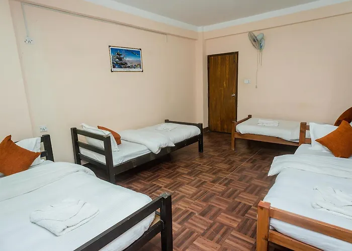 Hostel Famous House