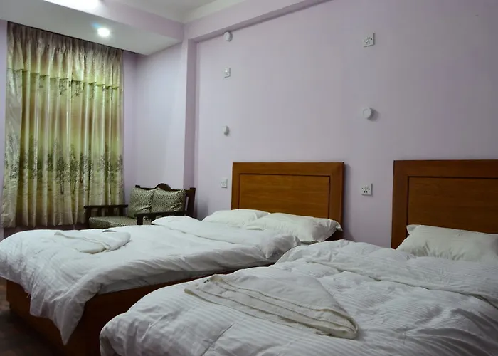 Famous House Hostel *