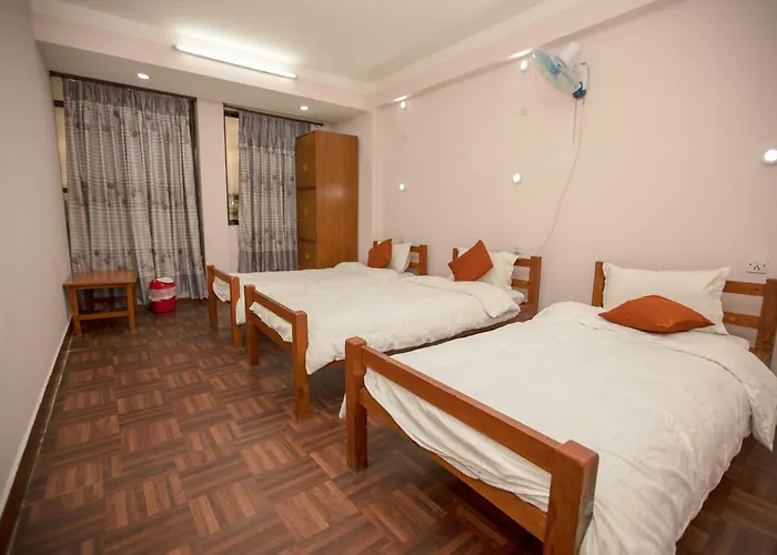 Famous House Hostel