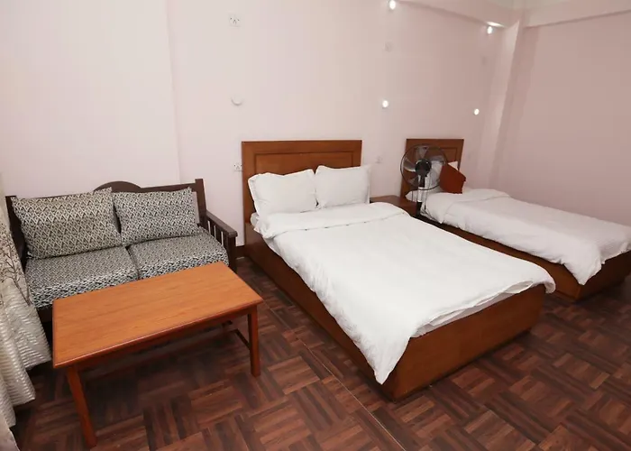 Famous House Hostel