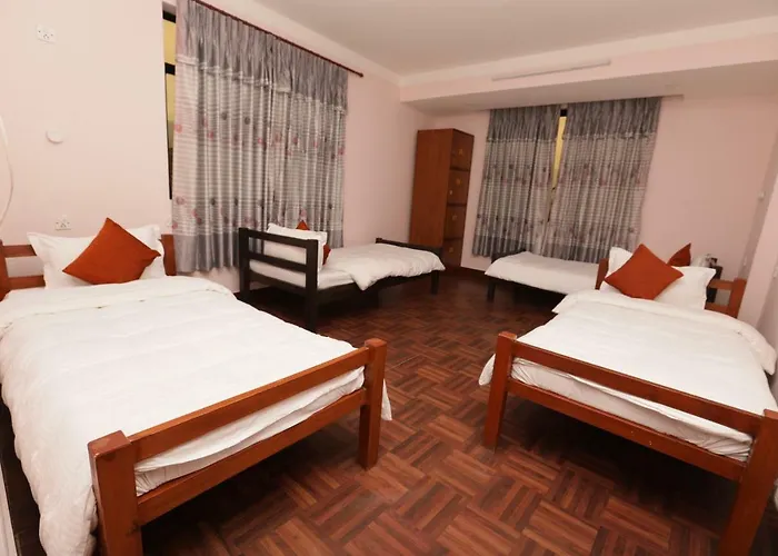 Hostel Famous House *