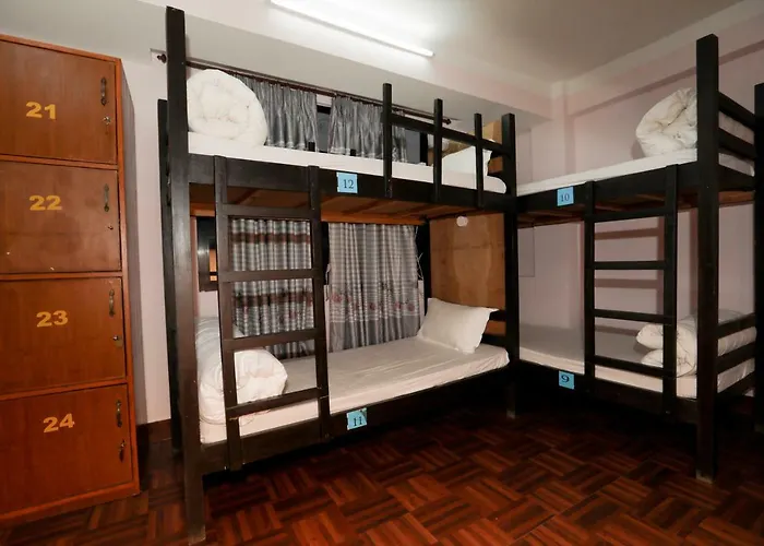 Hostel Famous House