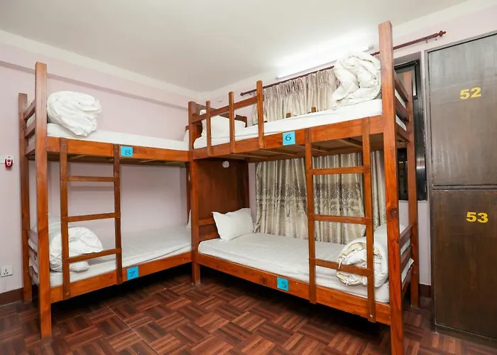 Hostel Famous House