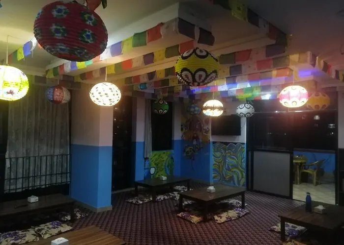 Hostel Famous House