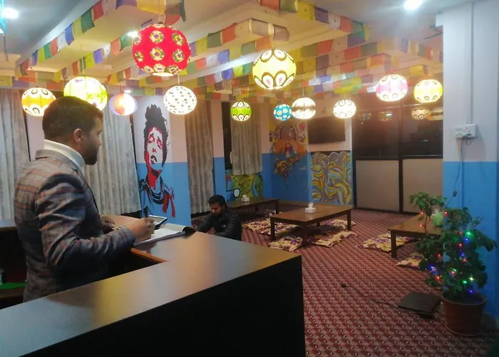 Famous House Hostel *